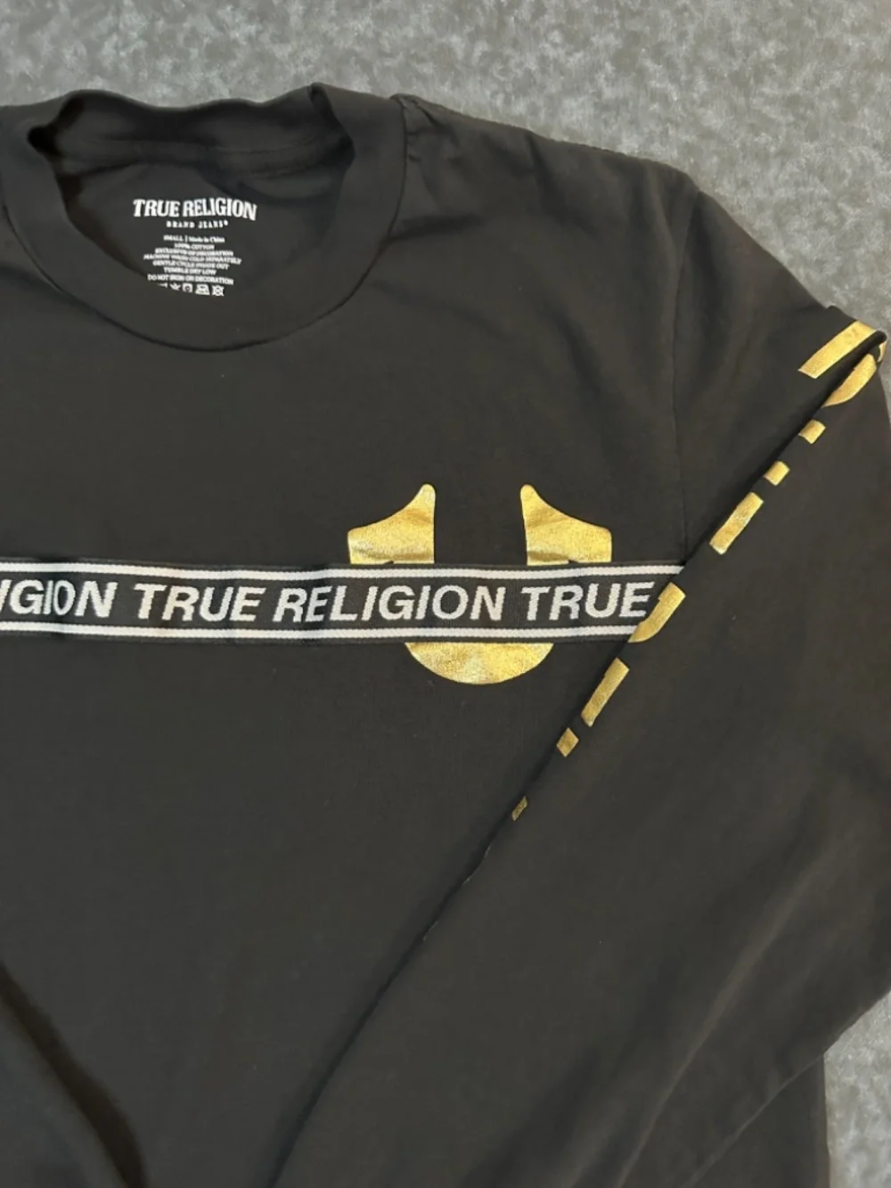True Religion Long Sleeve Black and Gold T Shirt Size Small